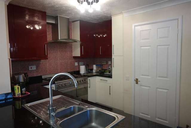  Image of 4 bedroom Detached house to rent in Merryweather Close Finchampstead Wokingham RG40 at Wokingham Berkshire Finchampstead, RG40 4YH