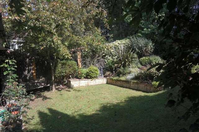  Image of 4 bedroom Detached house to rent in Merryweather Close Finchampstead Wokingham RG40 at Wokingham Berkshire Finchampstead, RG40 4YH