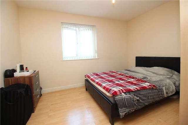  Image of 2 bedroom Apartment for sale in Goldsworth Road Horsell Woking GU21 at 101 Goldsworth Road Woking Horsell, GU21 6LF