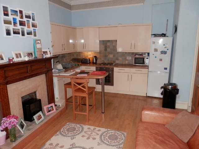  Image of 1 bedroom Flat to rent in Millar Crescent Edinburgh EH10 at Morningside Edinburgh Edinburgh, EH10 5HN