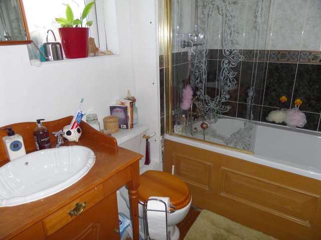  Image of 4 bedroom Detached house for sale in Montgomery Crescent Bolbeck Park Milton Keynes MK15 at Milton Keynes, MK15 8PP