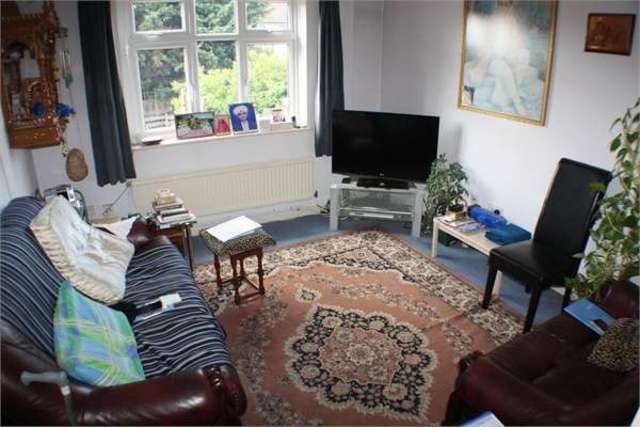  Image of 3 bedroom Flat for sale in Montrose Avenue Burnt Oak Edgware HA8 at Edgware Edgware, HA8 0DY