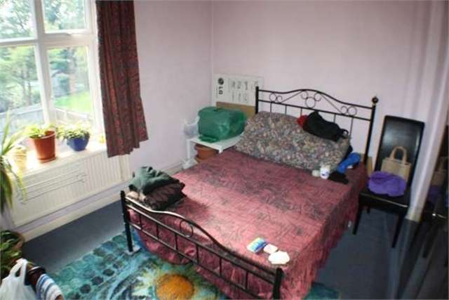  Image of 3 bedroom Flat for sale in Montrose Avenue Burnt Oak Edgware HA8 at Edgware Edgware, HA8 0DY