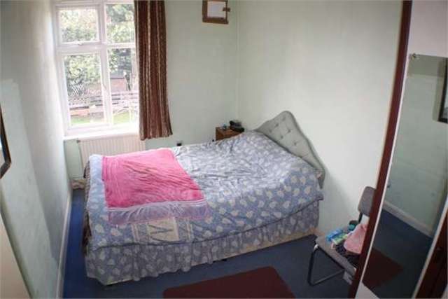  Image of 3 bedroom Flat for sale in Montrose Avenue Burnt Oak Edgware HA8 at Edgware Edgware, HA8 0DY