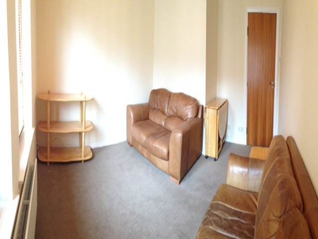  Image of 2 bedroom Flat to rent in Murieston Place Edinburgh EH11 at Dalry Edinburgh Edinburgh, EH11 2LT