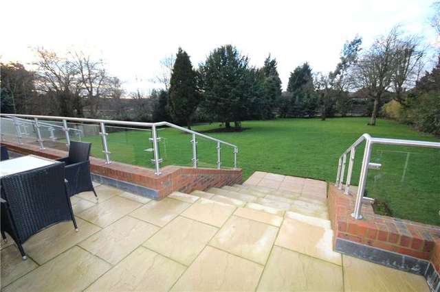  Image of 2 bedroom Flat for sale in Nether Street London N12 at London  Woodside Park, N12 8EU