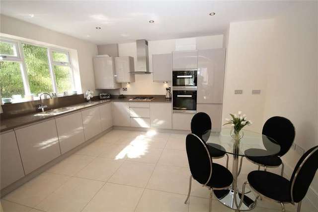  Image of 2 bedroom Flat for sale in Nether Street London N12 at London  Woodside Park, N12 8EU