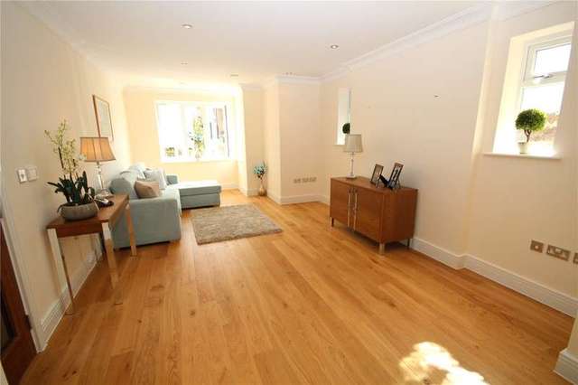  Image of 2 bedroom Flat for sale in Nether Street London N12 at London  Woodside Park, N12 8EU