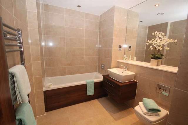  Image of 2 bedroom Flat for sale in Nether Street London N12 at London  Woodside Park, N12 8EU