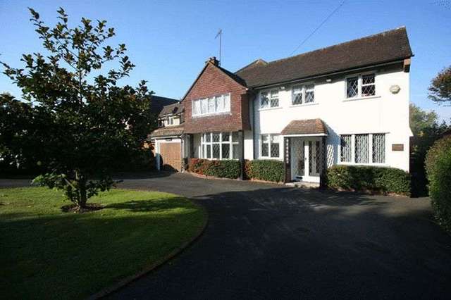  Image of 4 bedroom Detached house to rent in New Forest Lane Chigwell IG7 at New Forest Lane  Chigwell, IG7 5QN