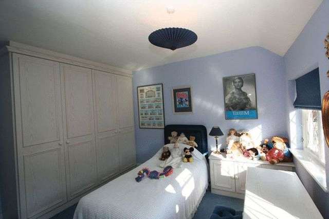  Image of 4 bedroom Detached house to rent in New Forest Lane Chigwell IG7 at New Forest Lane  Chigwell, IG7 5QN