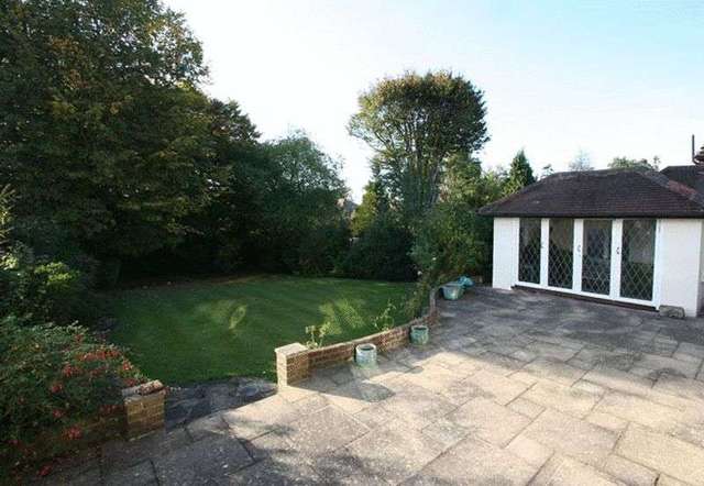 Image of 4 bedroom Detached house to rent in New Forest Lane Chigwell IG7 at New Forest Lane  Chigwell, IG7 5QN