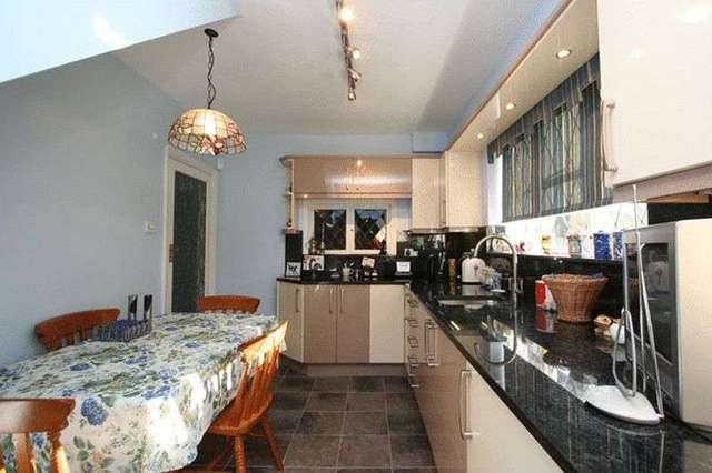  Image of 4 bedroom Detached house to rent in New Forest Lane Chigwell IG7 at New Forest Lane  Chigwell, IG7 5QN