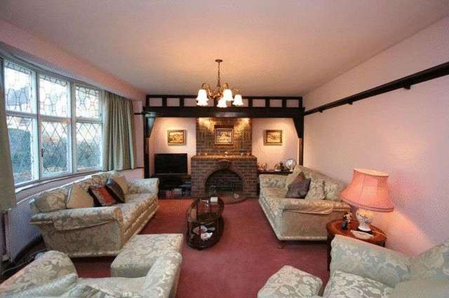  Image of 4 bedroom Detached house to rent in New Forest Lane Chigwell IG7 at New Forest Lane  Chigwell, IG7 5QN