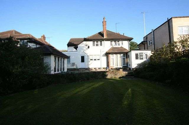  Image of 4 bedroom Detached house to rent in New Forest Lane Chigwell IG7 at New Forest Lane  Chigwell, IG7 5QN
