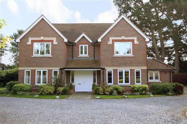  Image of 5 bedroom Detached house for sale in New Lane Hill Tilehurst Reading RG30 at New Lane Hill  Tilehurst, RG30 4JN