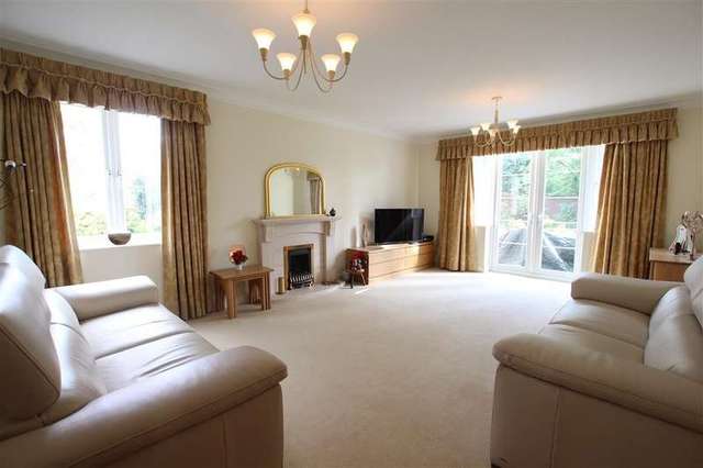  Image of 5 bedroom Detached house for sale in New Lane Hill Tilehurst Reading RG30 at New Lane Hill  Tilehurst, RG30 4JN