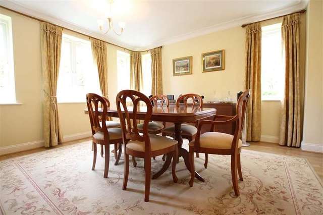  Image of 5 bedroom Detached house for sale in New Lane Hill Tilehurst Reading RG30 at New Lane Hill  Tilehurst, RG30 4JN