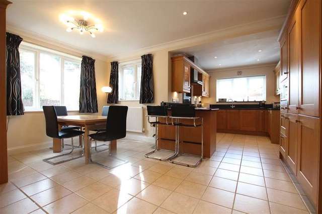  Image of 5 bedroom Detached house for sale in New Lane Hill Tilehurst Reading RG30 at New Lane Hill  Tilehurst, RG30 4JN