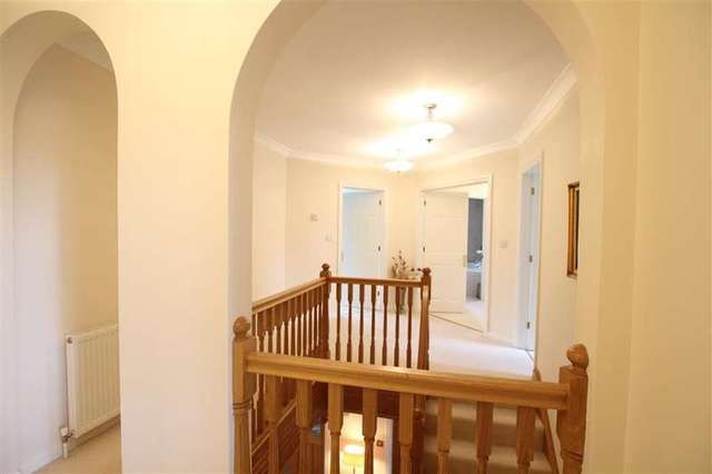  Image of 5 bedroom Detached house for sale in New Lane Hill Tilehurst Reading RG30 at New Lane Hill  Tilehurst, RG30 4JN