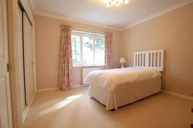  Image of 5 bedroom Detached house for sale in New Lane Hill Tilehurst Reading RG30 at New Lane Hill  Tilehurst, RG30 4JN