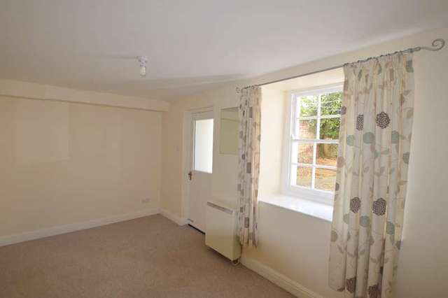  Image of 1 bedroom Flat to rent in Belmont Road Exeter EX1 at 42 Belmont Road Newtown Exeter, EX1 2HG