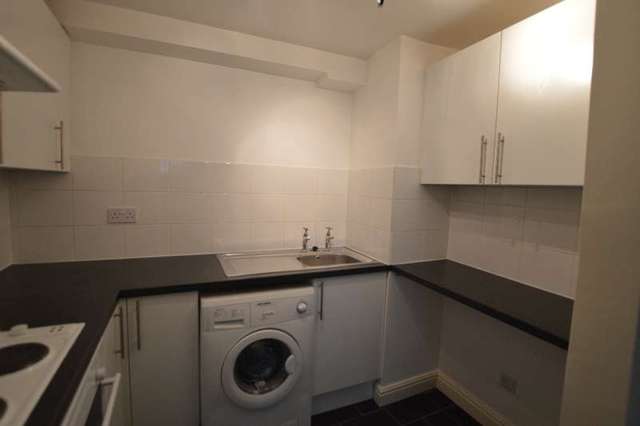  Image of 1 bedroom Flat to rent in Belmont Road Exeter EX1 at 42 Belmont Road Newtown Exeter, EX1 2HG