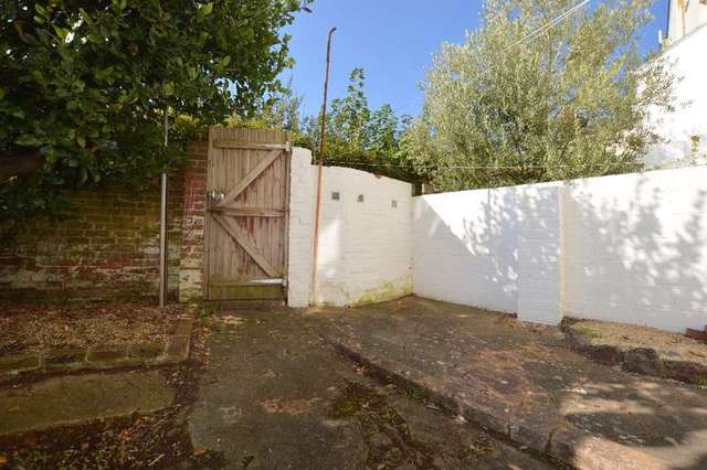  Image of 1 bedroom Flat to rent in Belmont Road Exeter EX1 at 42 Belmont Road Newtown Exeter, EX1 2HG