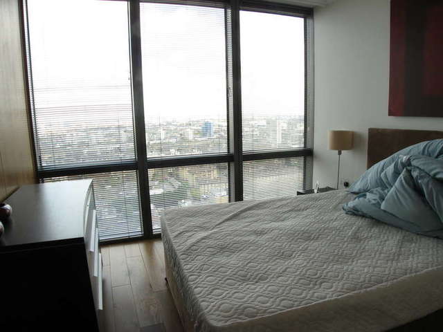  Image of 2 bedroom Flat to rent in Hertsmere Road London E14 at Docklands London West India Quay, E14 4EG