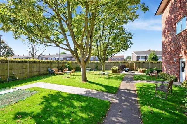 Image of 1 bedroom Apartment for sale in Nutfield Place Portsmouth PO1 at Portsmouth Hampshire Portsmouth, PO1 4JB