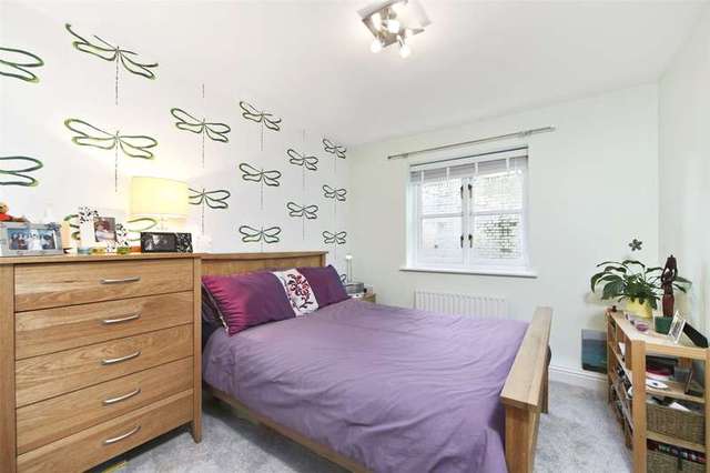  Image of 2 bedroom Flat for sale in Lyham Road London SW2 at 10 Lyham Road London Brixton, SW2 5QF