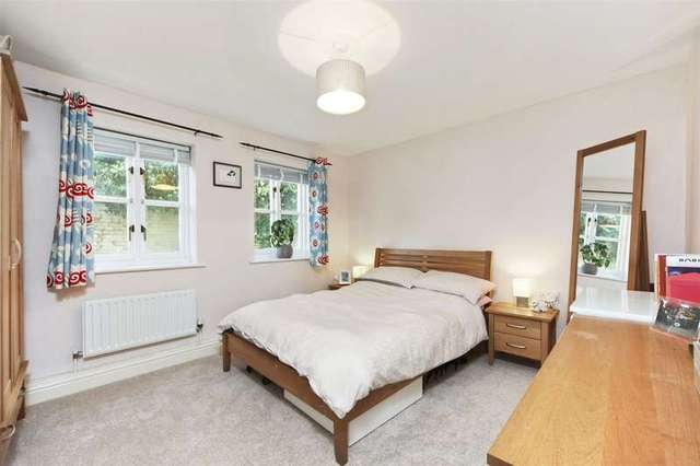  Image of 2 bedroom Flat for sale in Lyham Road London SW2 at 10 Lyham Road London Brixton, SW2 5QF