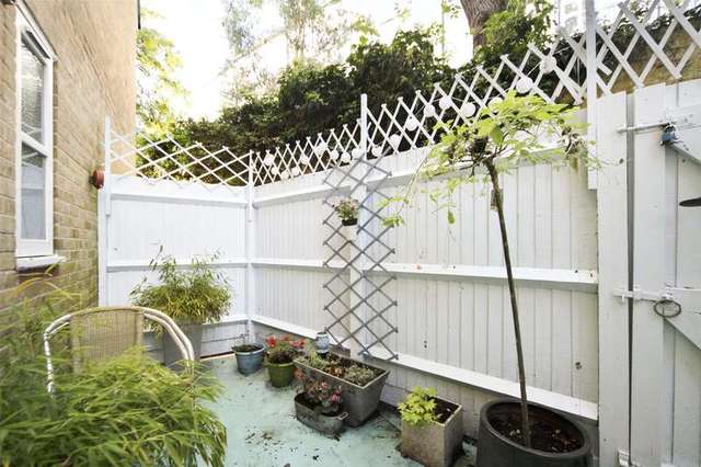  Image of 2 bedroom Flat for sale in Lyham Road London SW2 at 10 Lyham Road London Brixton, SW2 5QF