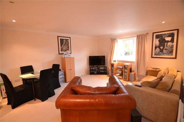  Image of 2 bedroom Apartment to rent in Ogden Park Bracknell RG12 at Broad Lane Bracknell Easthampstead, RG12 9AE