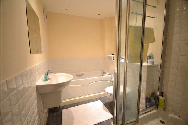  Image of 2 bedroom Apartment to rent in Ogden Park Bracknell RG12 at Broad Lane Bracknell Easthampstead, RG12 9AE
