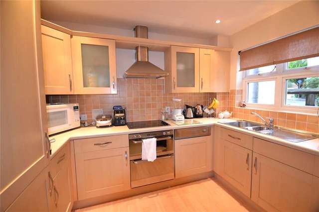  Image of 2 bedroom Apartment to rent in Ogden Park Bracknell RG12 at Broad Lane Bracknell Easthampstead, RG12 9AE