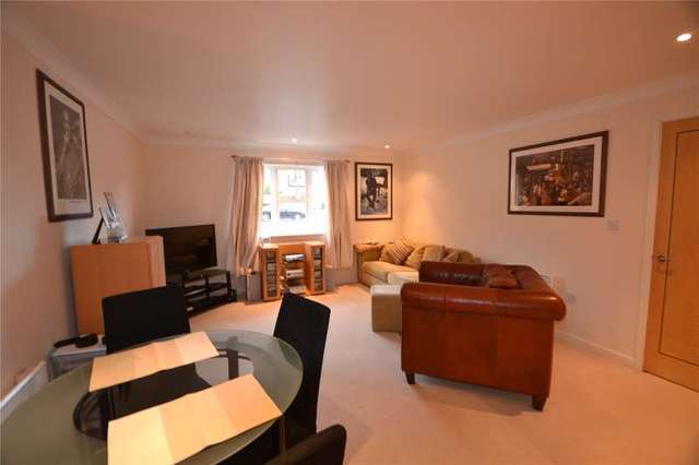  Image of 2 bedroom Apartment to rent in Ogden Park Bracknell RG12 at Broad Lane Bracknell Easthampstead, RG12 9AE