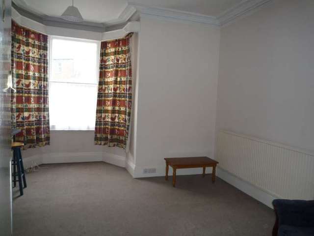  Image of 1 bedroom Apartment to rent in Old Tiverton Road Exeter EX4 at Old Tiverton Road  Exeter, EX4 6LB