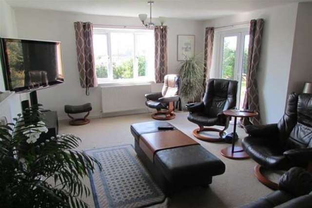  Image of 4 bedroom Detached house for sale in Oxenpill Meare Glastonbury BA6 at Glastonbury, BA6 9TQ