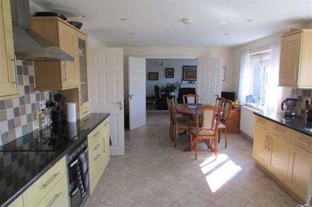  Image of 4 bedroom Detached house for sale in Oxenpill Meare Glastonbury BA6 at Glastonbury, BA6 9TQ