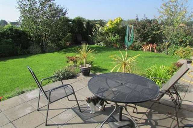  Image of 4 bedroom Detached house for sale in Oxenpill Meare Glastonbury BA6 at Glastonbury, BA6 9TQ