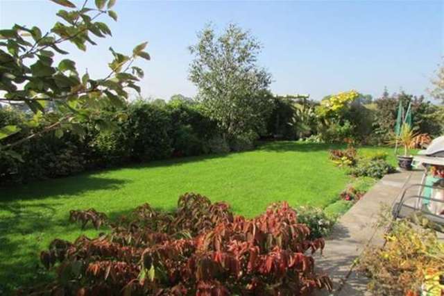  Image of 4 bedroom Detached house for sale in Oxenpill Meare Glastonbury BA6 at Glastonbury, BA6 9TQ