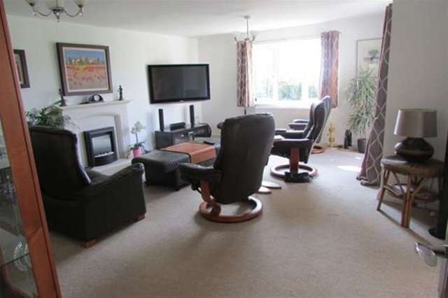  Image of 4 bedroom Detached house for sale in Oxenpill Meare Glastonbury BA6 at Glastonbury, BA6 9TQ