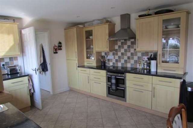  Image of 4 bedroom Detached house for sale in Oxenpill Meare Glastonbury BA6 at Glastonbury, BA6 9TQ