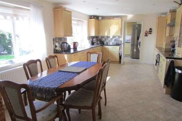  Image of 4 bedroom Detached house for sale in Oxenpill Meare Glastonbury BA6 at Glastonbury, BA6 9TQ