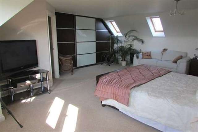 Image of 4 bedroom Detached house for sale in Oxenpill Meare Glastonbury BA6 at Glastonbury, BA6 9TQ