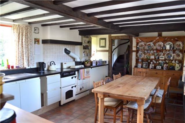  Image of 5 bedroom Detached house for sale in Oxenton Oxenton Cheltenham GL52 at Oxenton  Gloucestershire, GL52 9SE