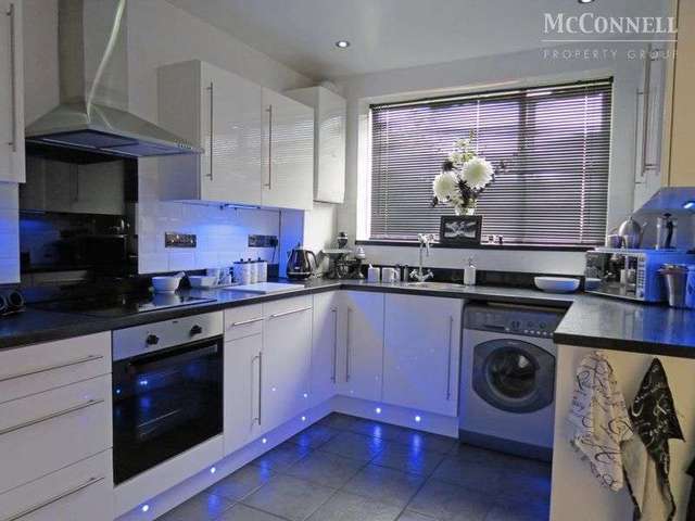  Image of 1 bedroom Flat for sale in Oxford Avenue Southbourne Bournemouth BH6 at Oxford Avenue Southbourne Bournemouth, BH6 5HT