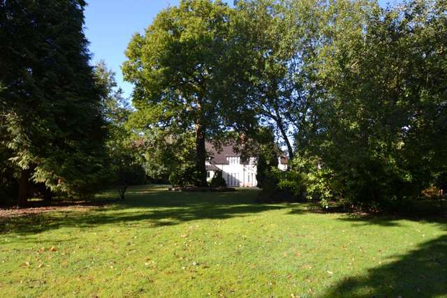  Image of 4 bedroom Detached house to rent in Pachesham Park Leatherhead KT22 at Pachesham Park  Leatherhead, KT22 0DJ