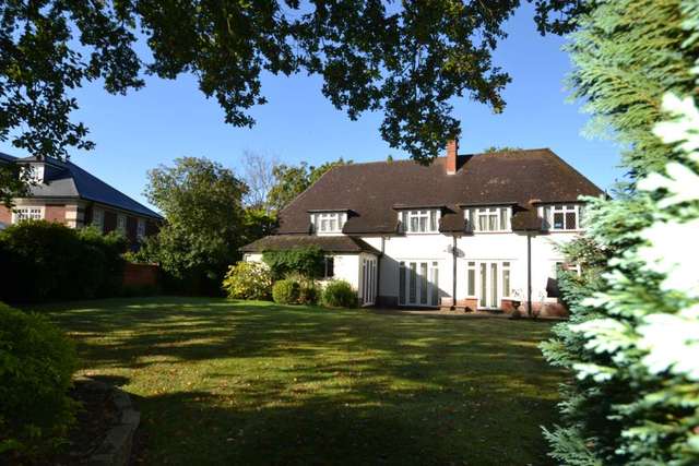  Image of 4 bedroom Detached house to rent in Pachesham Park Leatherhead KT22 at Pachesham Park  Leatherhead, KT22 0DJ